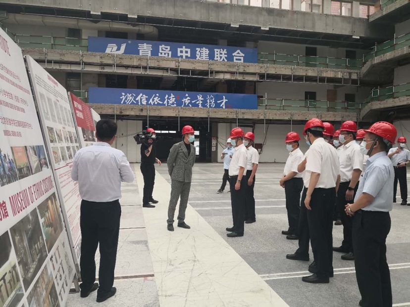 性爱直播
|山东省委常委、青岛市委书记王清宪走访调研北服青岛时尚产业园项目(图1)