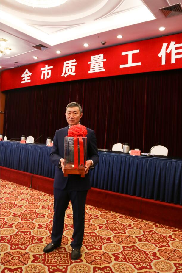 性爱直播
|以质量促发展，以质量促转型-第六届青岛市市长质量奖颁奖(图2)