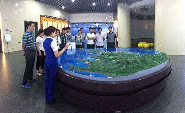 青岛性爱直播
建设工程有限公司青岛市规划展览馆参观学习(图2)