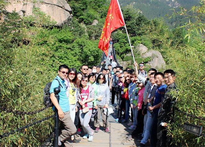 “树五四旗帜，展青年风采”登山活动(图3)