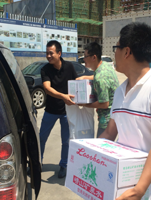 炎炎夏日送清凉，慰问一线劳动者(图4)