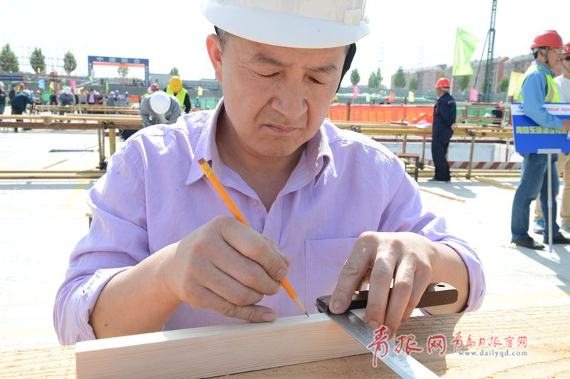 比速度拼质量！青岛农民工建筑技能大比拼(图1)
