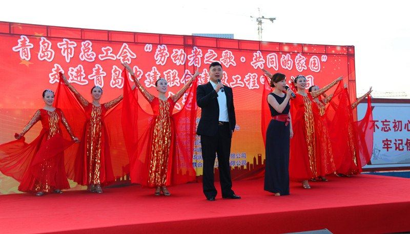 市总工会“劳动者之歌·共同的家园” 慰问演出走进性爱直播
(图1)