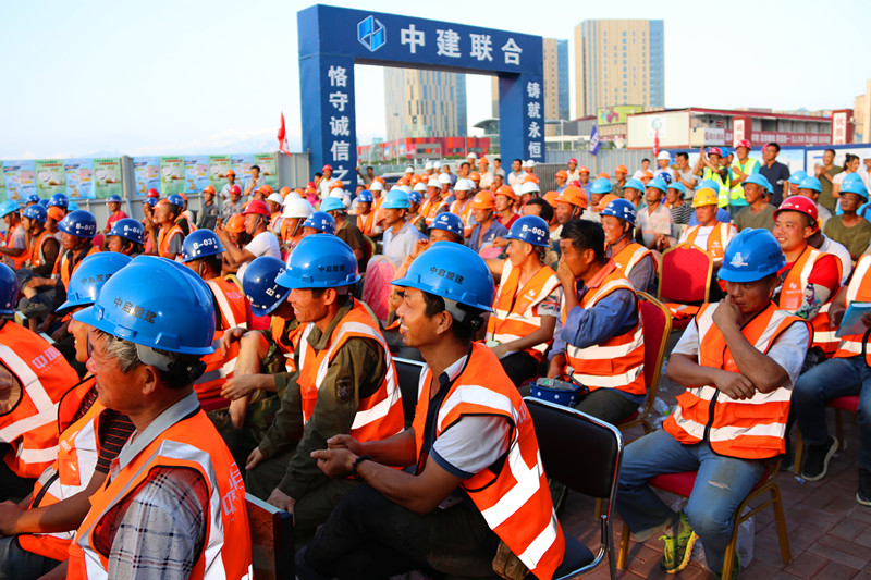 市总工会“劳动者之歌·共同的家园” 慰问演出走进性爱直播
(图7)