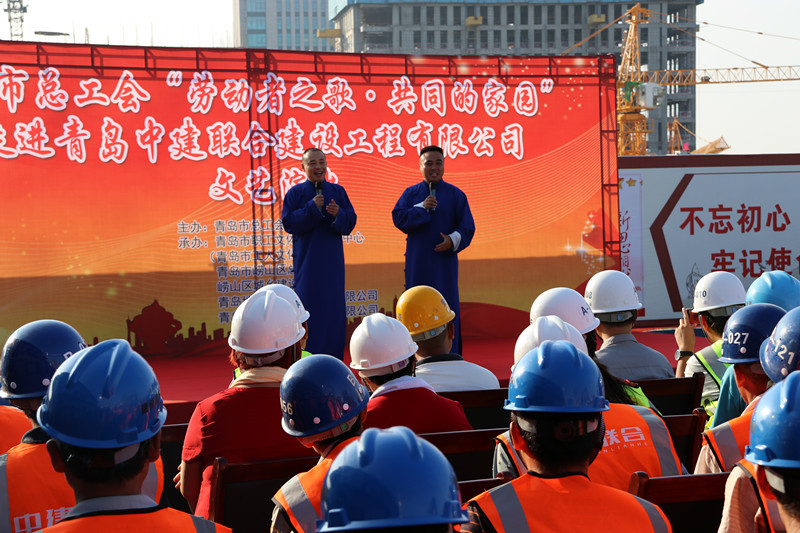 市总工会“劳动者之歌·共同的家园” 慰问演出走进性爱直播
(图2)