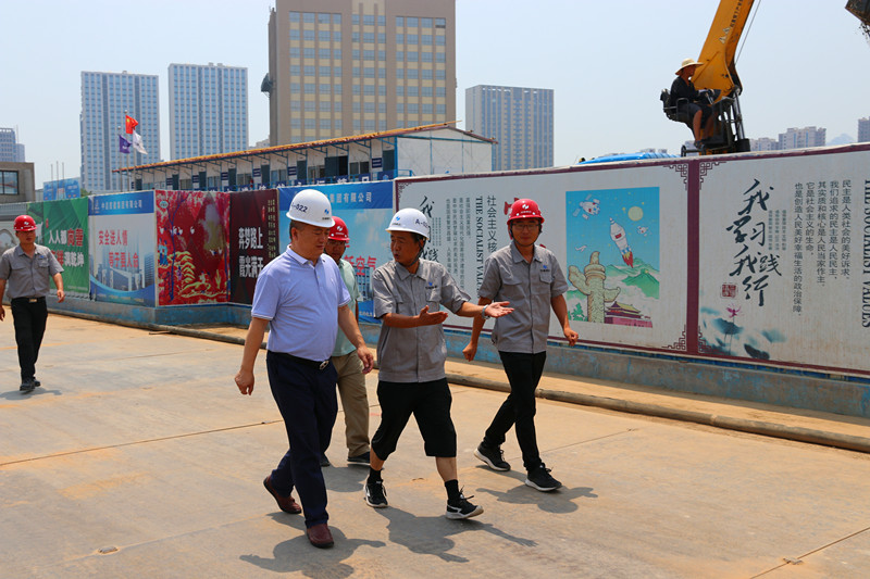 心系基层  情牵一线——性爱直播
开展炎夏送清凉活动(图2)