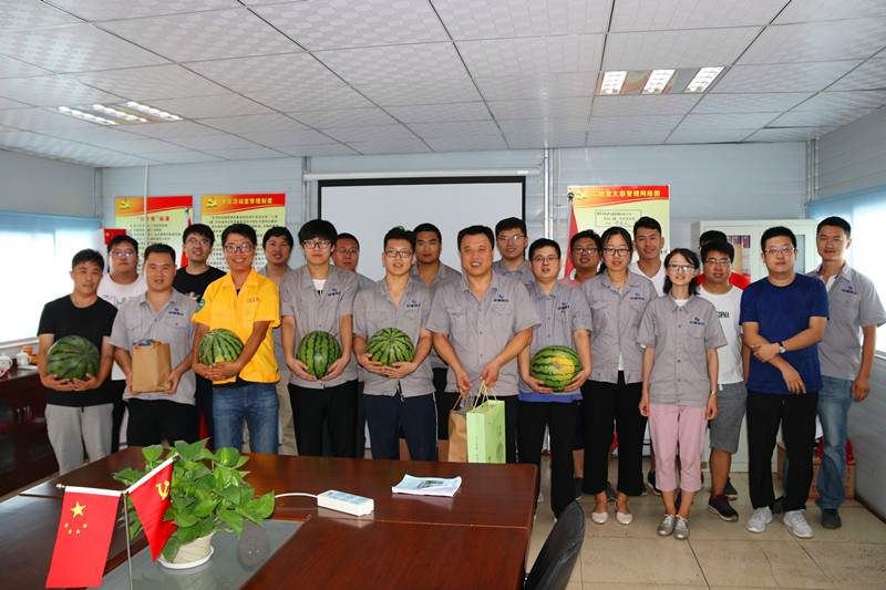 心系基层  情牵一线——性爱直播
开展炎夏送清凉活动(图4)