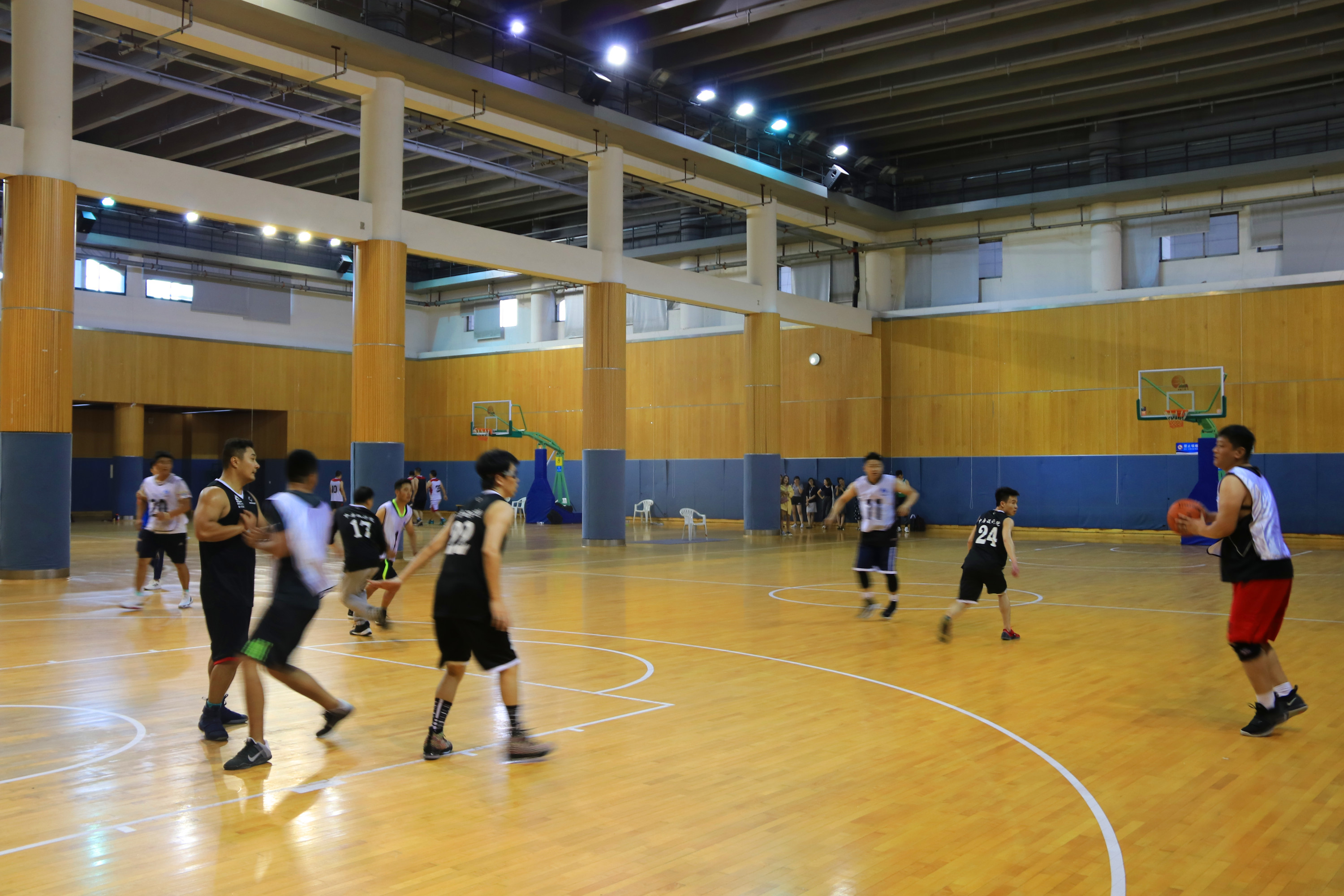 “性爱直播
杯”暨德才集团篮球邀请赛火热来袭(图3)