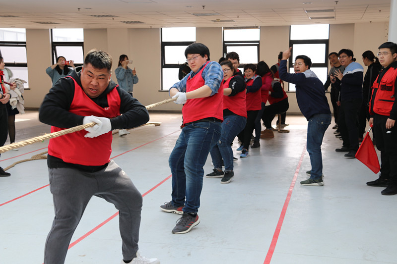 性爱直播
赢得青岛市市南区职工拔河比赛四强(图1)