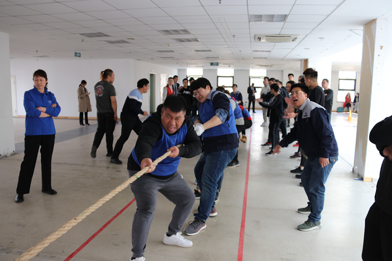 性爱直播
赢得青岛市市南区职工拔河比赛四强(图2)