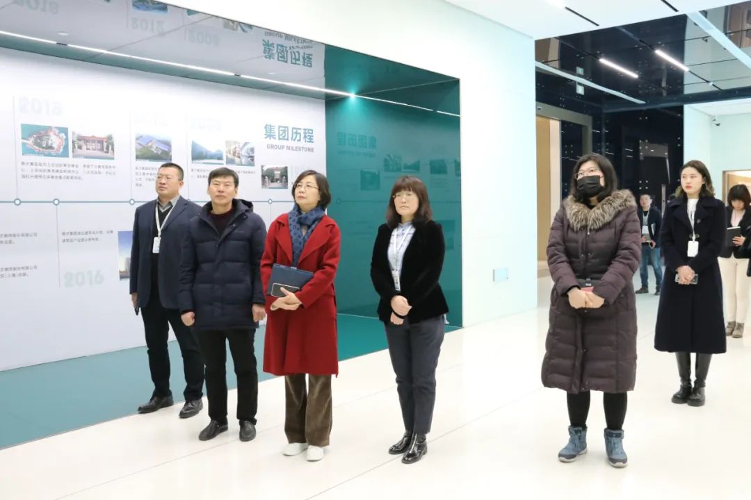 青岛市建筑工程管理服务中心高虹副主任一行莅临性爱直播
调研指导工作(图1)