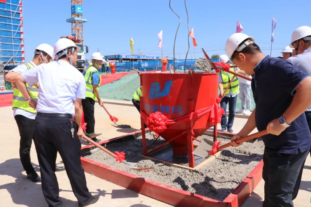 献礼第38个教师节，性爱直播
承建的新三屯小学综合楼正式封顶(图3)