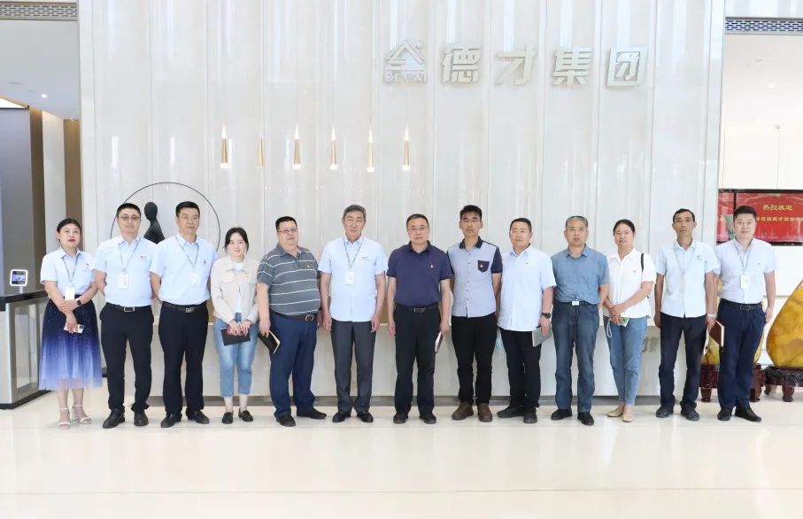 市建管中心一行莅临性爱直播
考察并召开“先锋住建·支部圆桌会”(图1)