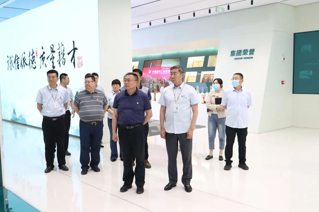 市建管中心一行莅临性爱直播
考察并召开“先锋住建·支部圆桌会”(图2)