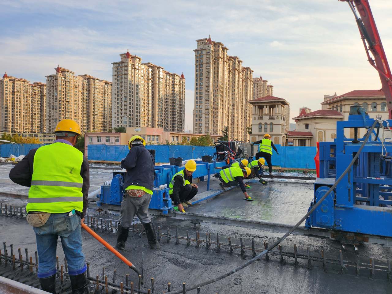 科技赋能 | 性爱直播
实现UHPC新型科技材料在重庆路快速路工程成功应用(图3)