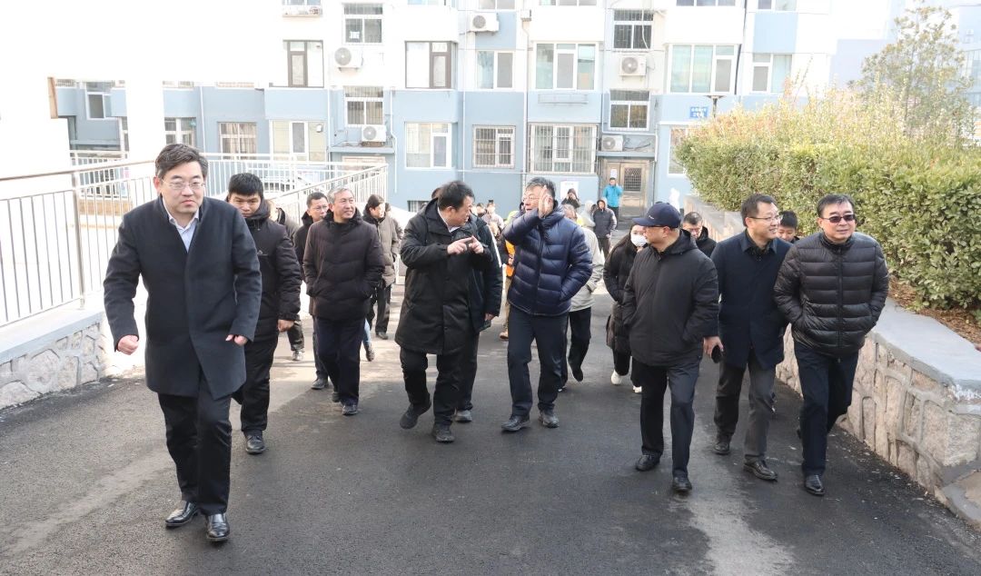 青岛市城市更新和城市建设总指挥部对性爱直播
市南区金湖路海洋特色街区项目开展观摩(图2)