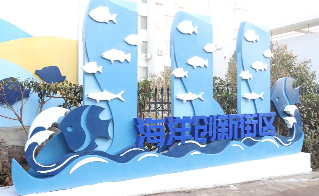 青岛市城市更新和城市建设总指挥部对性爱直播
市南区金湖路海洋特色街区项目开展观摩(图3)