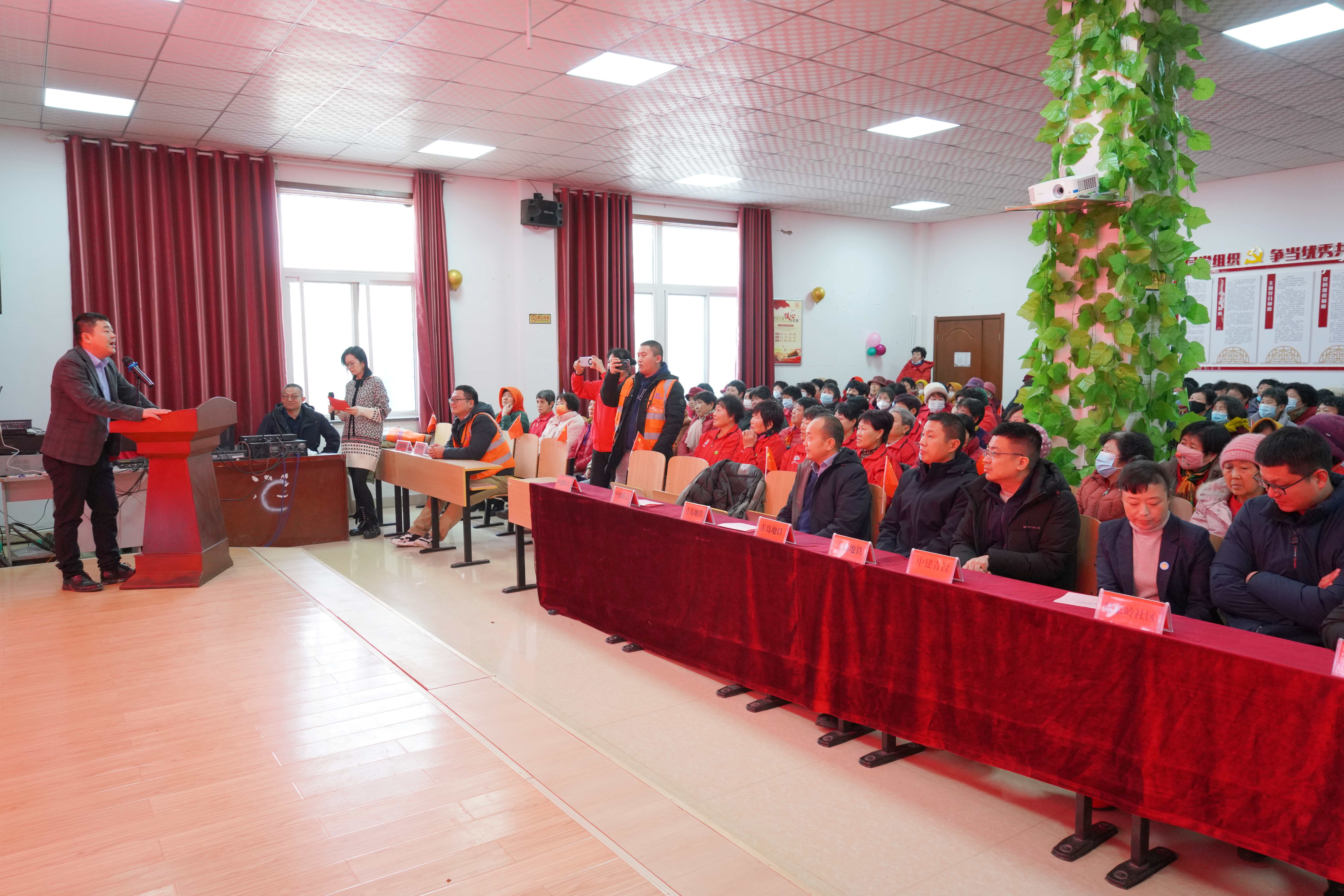 迎新春 送温暖 | 性爱直播
助力赵家岭社区欢度春节(图1)