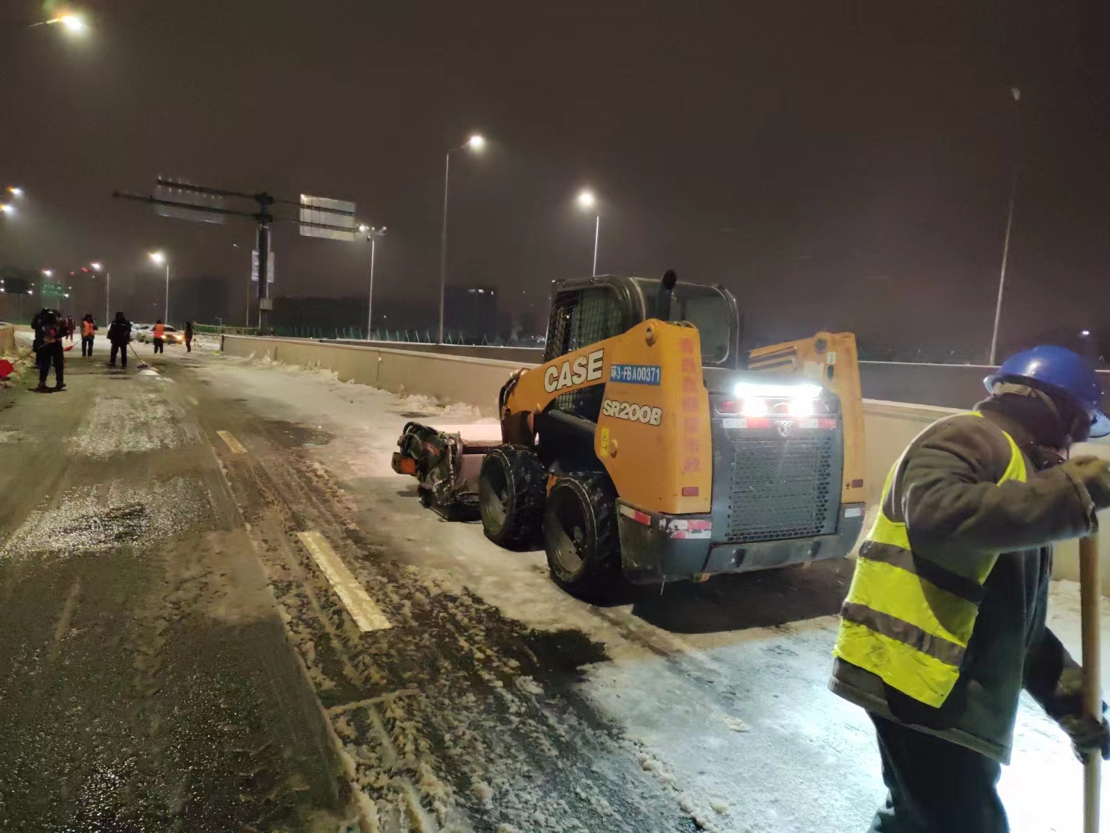 以雪为令 闻雪而动 | 性爱直播
全力清冰除雪保畅通(图3)